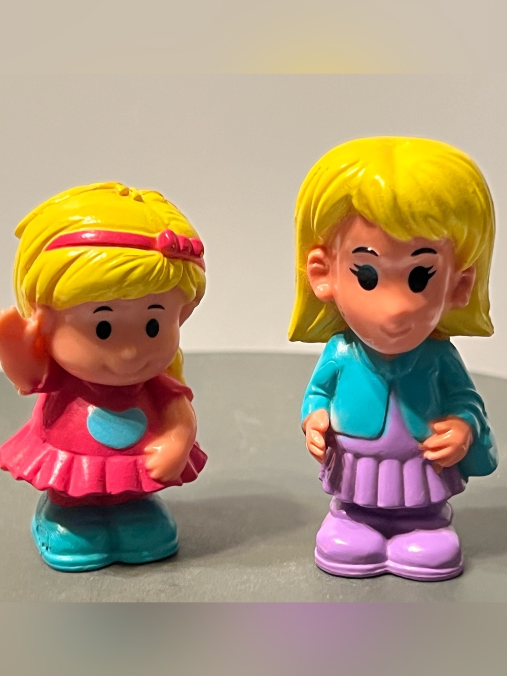 Fisher-Price Little People Helpers Mini Doll Pair